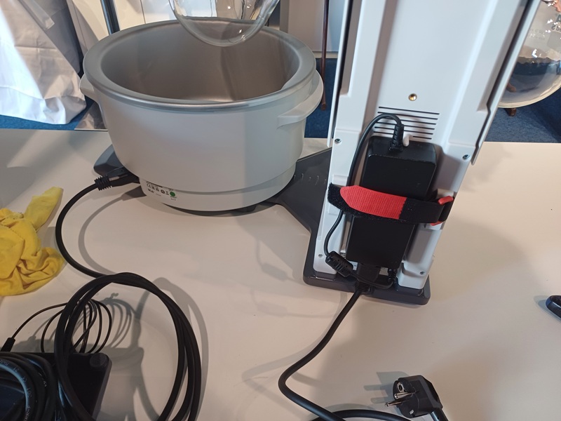 La façon de relier les panneaux de contrôle d'un évaporateur rotatif d'IKA
