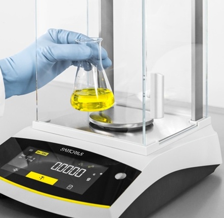 De maand van de laboratoriumweegschaal